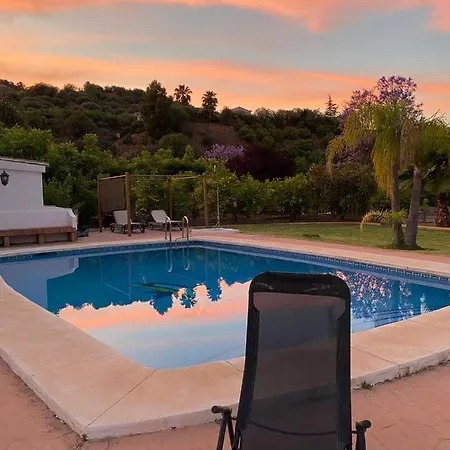 Pereila - Luxury Country Retreat Villa *
